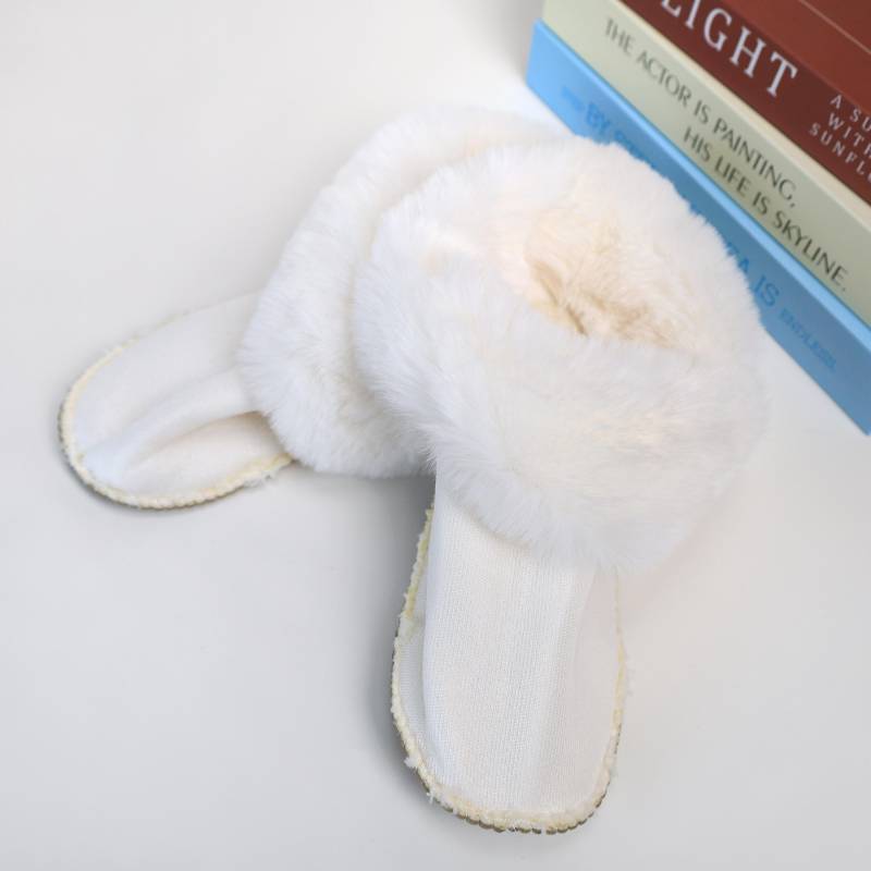 Enhance Your Home Comfort With Our Detachable Plush Slipper Liners & Easily Removable For Simple Cleaning-Warmth in The Cold Season von LaceHavendesign