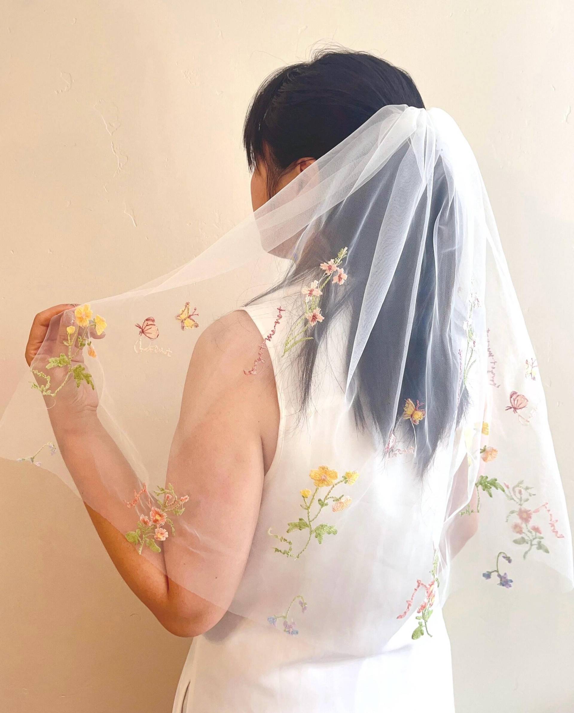 Blumen-Brautschleier, Weißer Hochzeitsschleier, Blumen-Hochzeitsschleier, Einzigartiger Brautschleier, Brautschleier Mit Blumen Blumen-Brautschleier, Weißer Hochzeitsschleier, Blumen-Hochzeitsschleier, Einzigartiger Brautschleier, Brautschleier Mit Blumen von LaceTone