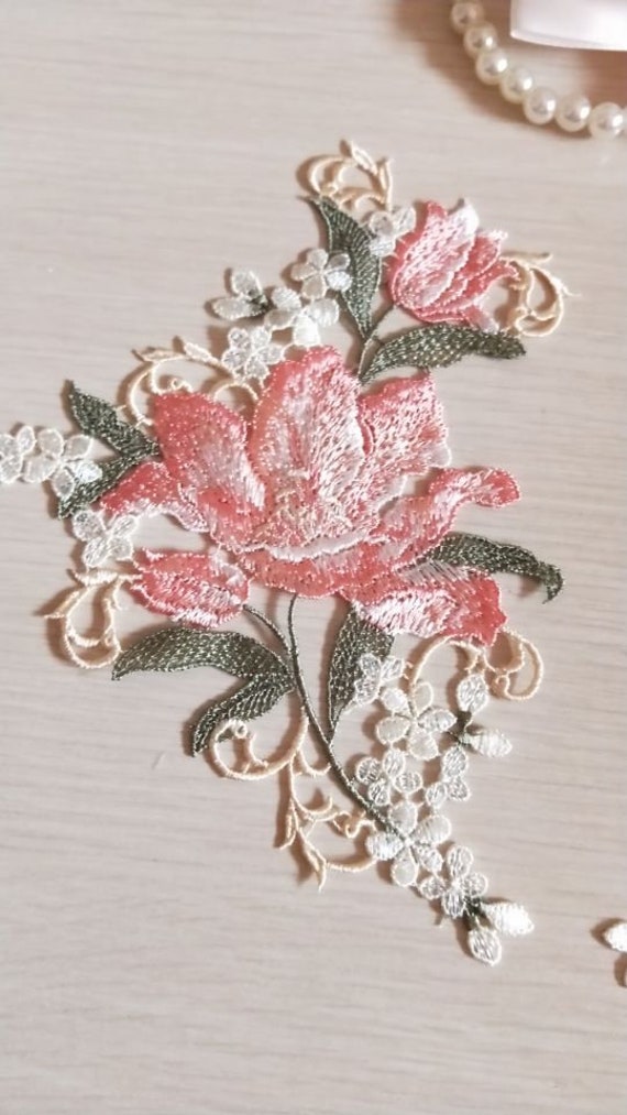 2 Stück Exquisite Spitze Applikationen Große Blumen Gestickte Applikation Für Hochzeitskleid Gewachsen Brautschleier Mieder 2 Stück Exquisite Spitze Applikationen Große Blumen Gestickte Applikation Für Hochzeitskleid Gewachsen Brautschleier Mieder von Lacebeauty