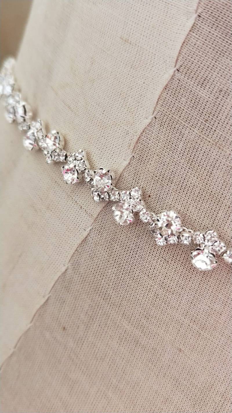 Crystal Lace Trim Für Braut Accessoires Hochzeit Kleid Schärpe Gürtel Stirnband Träger Kostüm Strassapplikation 9mm Breit Meterware Crystal Lace Trim Für Braut Accessoires Hochzeit Kleid Schärpe Gürtel Stirnband Träger Kostüm Strassapplikation 9mm Breit Meterware von Lacebeauty