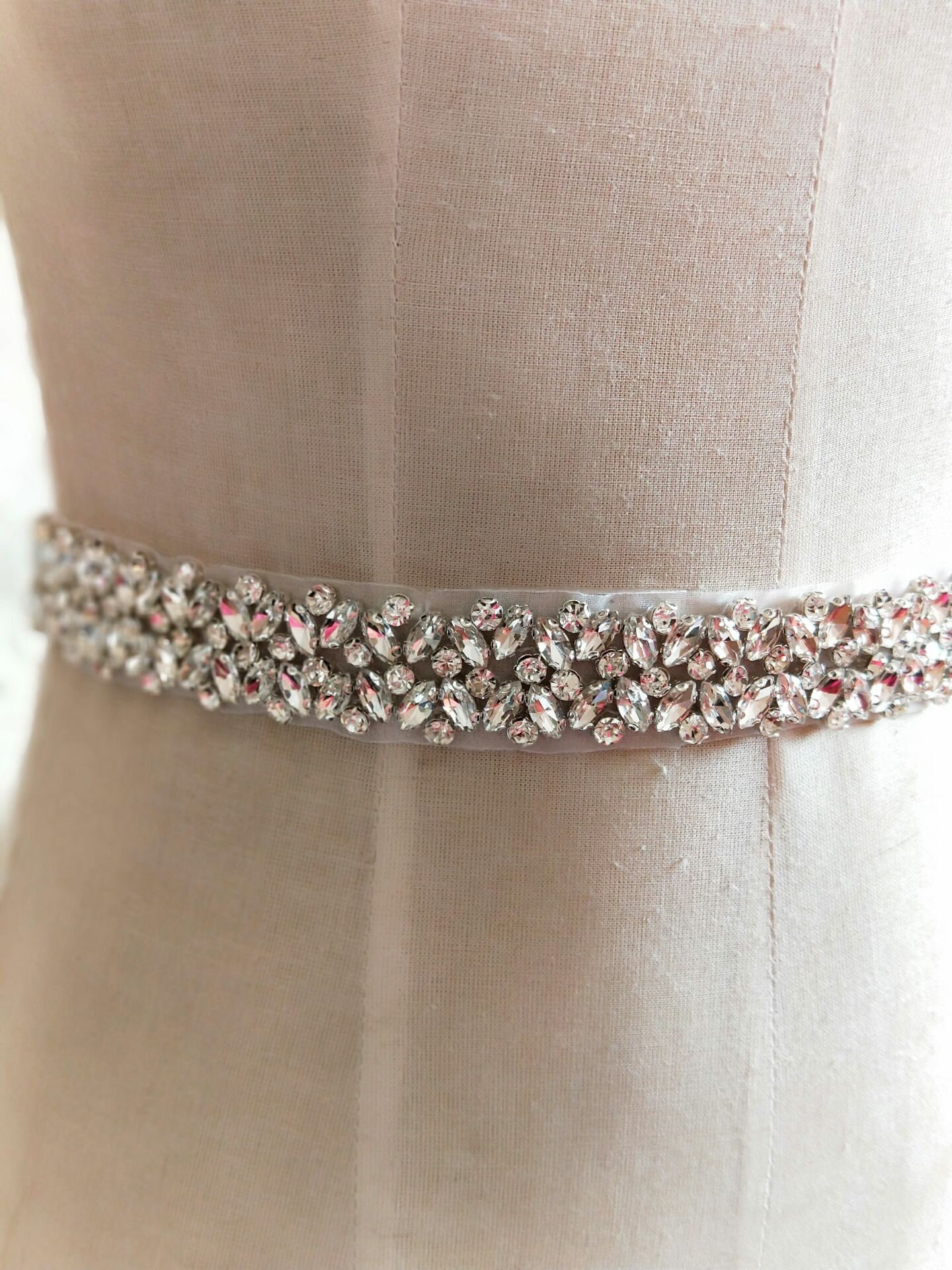 Klaren Strass Crystal Lace Trim Für Braut-Accessoires Hochzeit Kleid Schärpe Gürtel Stirnband Riemen Kostüm Verzierung Klaren Strass Crystal Lace Trim Für Braut-Accessoires Hochzeit Kleid Schärpe Gürtel Stirnband Riemen Kostüm Verzierung von Lacebeauty