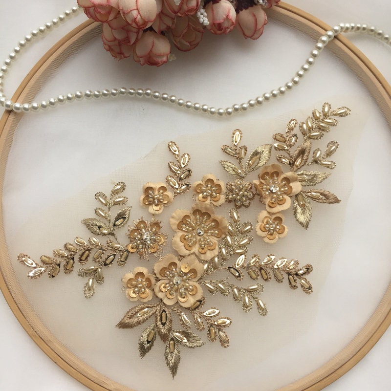 2 Stk. Gold Pailletten 3D Blumen Motiv Spitze Applikation, Schwere Perlenspitze 3D Spitzen Applikation Mit Floral, 11 Farben 2 Stk. Gold Pailletten 3D Blumen Motiv Spitze Applikation, Schwere Perlenspitze 3D Spitzen Applikation Mit Floral, 11 Farben von Lacefabricstore