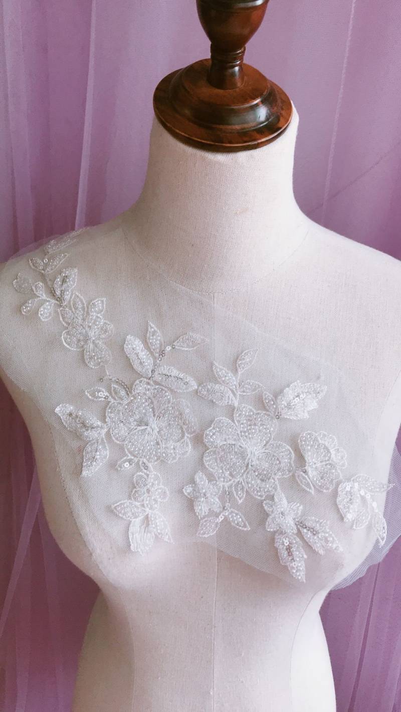 3D Perlenblumen Motiv Spitze Applikation, Schwere Perlenspitze Applikation Mit Strass, 3D Floral, Blumen 3D Perlenblumen Motiv Spitze Applikation, Schwere Perlenspitze Applikation Mit Strass, 3D Floral, Blumen von Lacefabricstore
