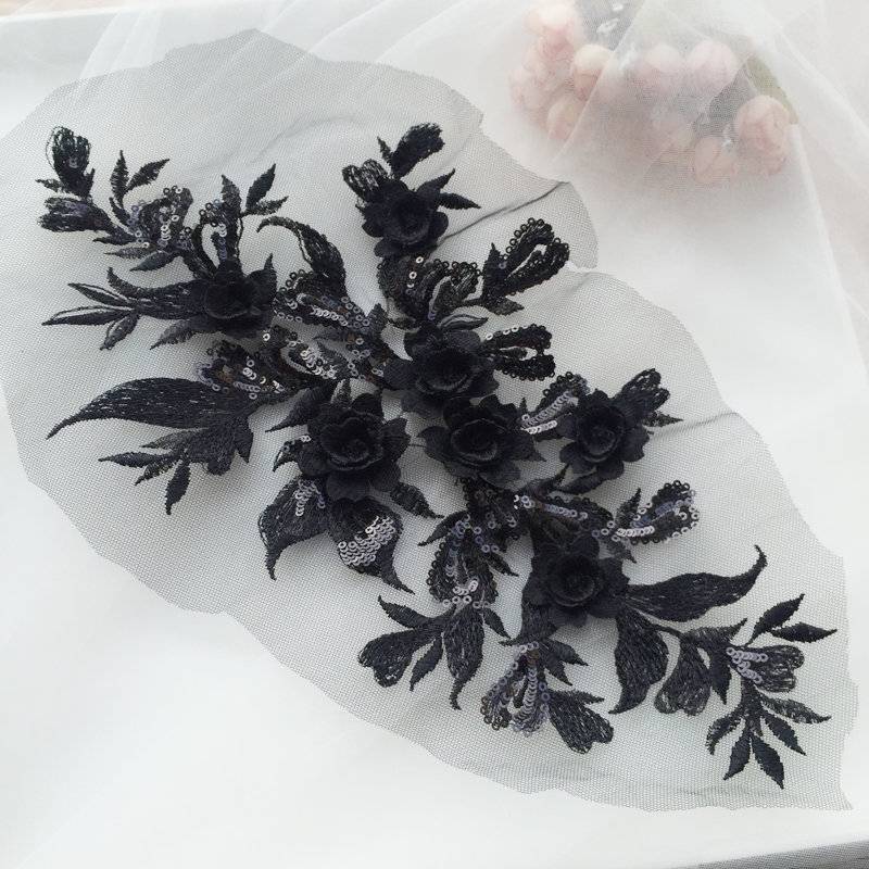 3D Schwarze Seidenblumen Motiv Spitze Applikation, Schwere Perlenspitze 3D Applikation Mit Strass, Floral, Blumen 3D Schwarze Seidenblumen Motiv Spitze Applikation, Schwere Perlenspitze 3D Applikation Mit Strass, Floral, Blumen von Lacefabricstore