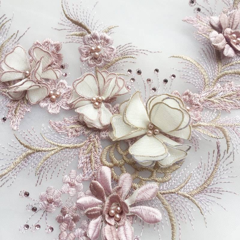 3D Seidenblumen Motiv Spitze Applikation, Schwere Perlenspitze Applikation Mit Strass, 3D Floral, Blumen 3D Seidenblumen Motiv Spitze Applikation, Schwere Perlenspitze Applikation Mit Strass, 3D Floral, Blumen von Lacefabricstore