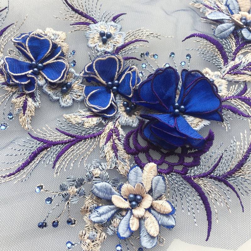 3D Seidenblumen Motiv Spitze Applikation, Schwere Perlenspitze Applikation Mit Strass, 3D Floral, Blumen 3D Seidenblumen Motiv Spitze Applikation, Schwere Perlenspitze Applikation Mit Strass, 3D Floral, Blumen von Lacefabricstore