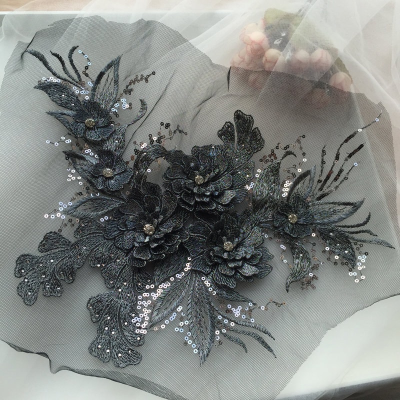 3D Seidenblumen Motiv Spitze Applikation, Schwere Perlenspitze Applikation Mit Strass, 3D Floral, Blumen 3D Seidenblumen Motiv Spitze Applikation, Schwere Perlenspitze Applikation Mit Strass, 3D Floral, Blumen von Lacefabricstore