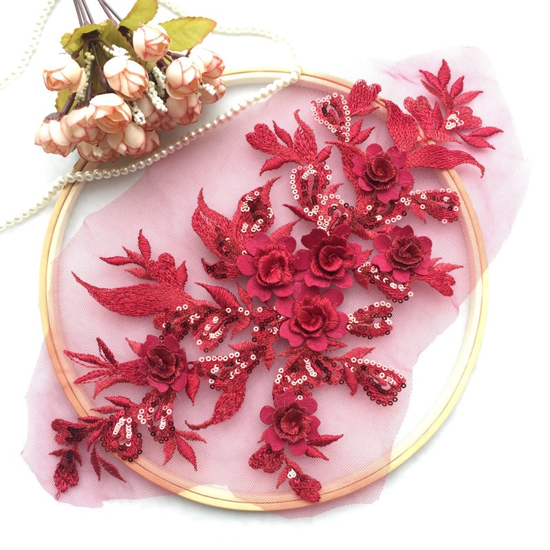 3D Weinrote Seidenblumen Motiv Spitze Applikation, Schwere Perlenspitze 3D Applikation Mit Strass, Floral, Blumen 3D Weinrote Seidenblumen Motiv Spitze Applikation, Schwere Perlenspitze 3D Applikation Mit Strass, Floral, Blumen von Lacefabricstore
