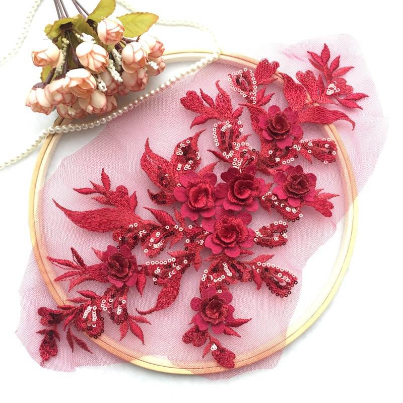 3D Weinrote Seidenblumen Motiv Spitze Applikation, Schwere Perlenspitze 3D Applikation Mit Strass, Floral, Blumen 3D Weinrote Seidenblumen Motiv Spitze Applikation, Schwere Perlenspitze 3D Applikation Mit Strass, Floral, Blumen von Lacefabricstore