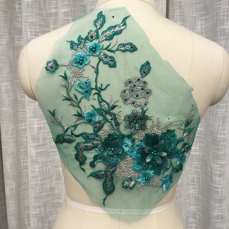 Grüne Schwere Perlenspitze Applikation, 3D Spitze Vintage Brautkleid Mit Strass Grüne Schwere Perlenspitze Applikation, 3D Spitze Vintage Brautkleid Mit Strass von Lacefabricstore