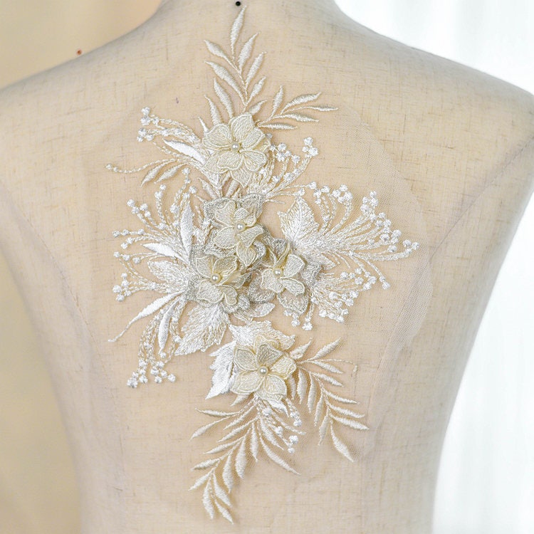 Leichte Champagner Spitze Applikation, Schwere Perlenspitze 3D Spitzen Applikation Mit Perlen, Braut 3D Floral, Blumen Leichte Champagner Spitze Applikation, Schwere Perlenspitze 3D Spitzen Applikation Mit Perlen, Braut 3D Floral, Blumen von Lacefabricstore