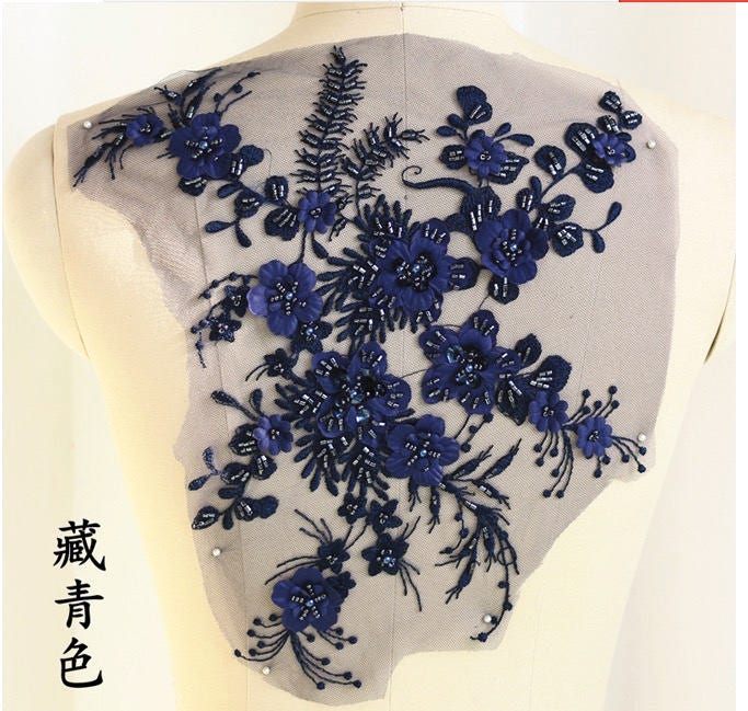 Marineblaue Schwere Perlenspitze Applikation, 3D Spitzen Applikation Mit Perlen, Blumen Für Haute Couture, Bestickte Spitze Marineblaue Schwere Perlenspitze Applikation, 3D Spitzen Applikation Mit Perlen, Blumen Für Haute Couture, Bestickte Spitze von Lacefabricstore