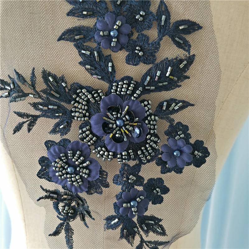 Marineblaue Schwere Perlenspitze Applikation, 3D Spitzen Applikation Mit Perlen, Blumen Für Haute Couture, Bestickte Spitze Marineblaue Schwere Perlenspitze Applikation, 3D Spitzen Applikation Mit Perlen, Blumen Für Haute Couture, Bestickte Spitze von Lacefabricstore