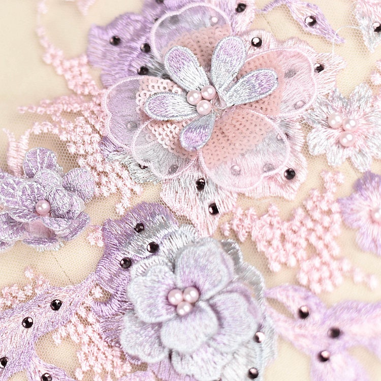 Pastell Lavendel Spitze Applikation, Schwere Perlenspitze 3D Applikation Mit Strasssteinen, Braut 3D Floral, Blumen Pastell Lavendel Spitze Applikation, Schwere Perlenspitze 3D Applikation Mit Strasssteinen, Braut 3D Floral, Blumen von Lacefabricstore