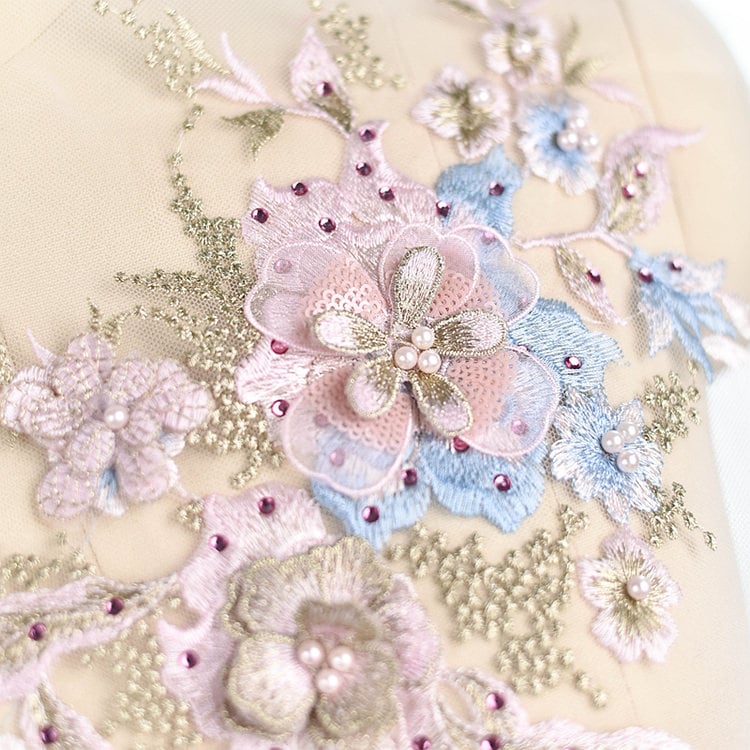 Pastellblaue Spitze Applikation, Schwere Perlenspitze 3D Applikation Mit Strass, Braut 3D Floral, Blumen Pastellblaue Spitze Applikation, Schwere Perlenspitze 3D Applikation Mit Strass, Braut 3D Floral, Blumen von Lacefabricstore