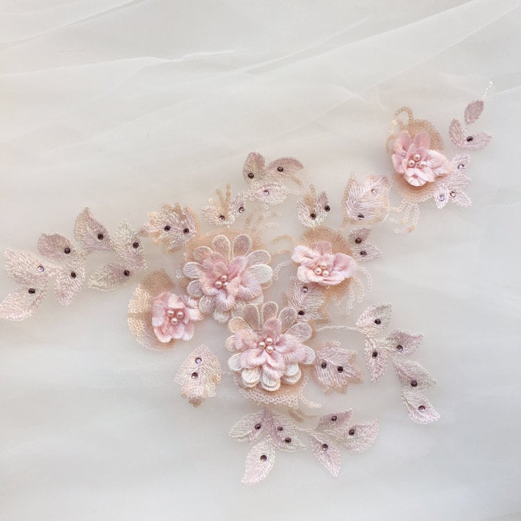 Pinke Spitze Applikation, Schwere Perlenspitze 3D Applikation Mit Strass, Braut 3D Floral, Blumen Pinke Spitze Applikation, Schwere Perlenspitze 3D Applikation Mit Strass, Braut 3D Floral, Blumen von Lacefabricstore