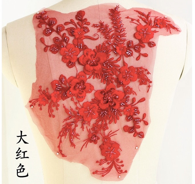 Rote Schwere Perlenspitze Applikation, 3D Spitzen Applikation Mit Perlen, Blumen Für Haute Couture, Bestickte Spitze Rote Schwere Perlenspitze Applikation, 3D Spitzen Applikation Mit Perlen, Blumen Für Haute Couture, Bestickte Spitze von Lacefabricstore