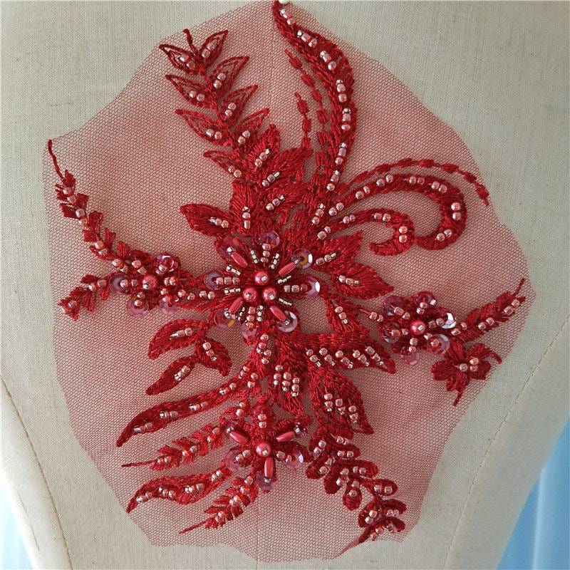 Weinrote Schwere Perlenspitze Applikation, 3D Spitzen Applikation Mit Perlen, Blumen Für Haute Couture, Bestickte Spitze Weinrote Schwere Perlenspitze Applikation, 3D Spitzen Applikation Mit Perlen, Blumen Für Haute Couture, Bestickte Spitze von Lacefabricstore