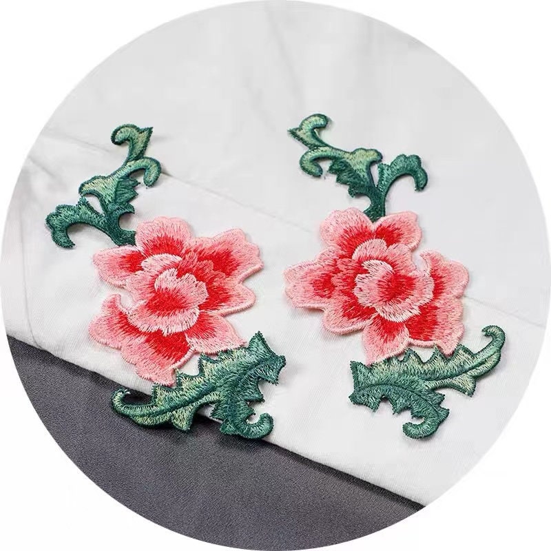 Ein Paar Blumen Gestickt Applikation Patch Kleidung Dekoration Ein Paar Blumen Gestickt Applikation Patch Kleidung Dekoration von Laceshine