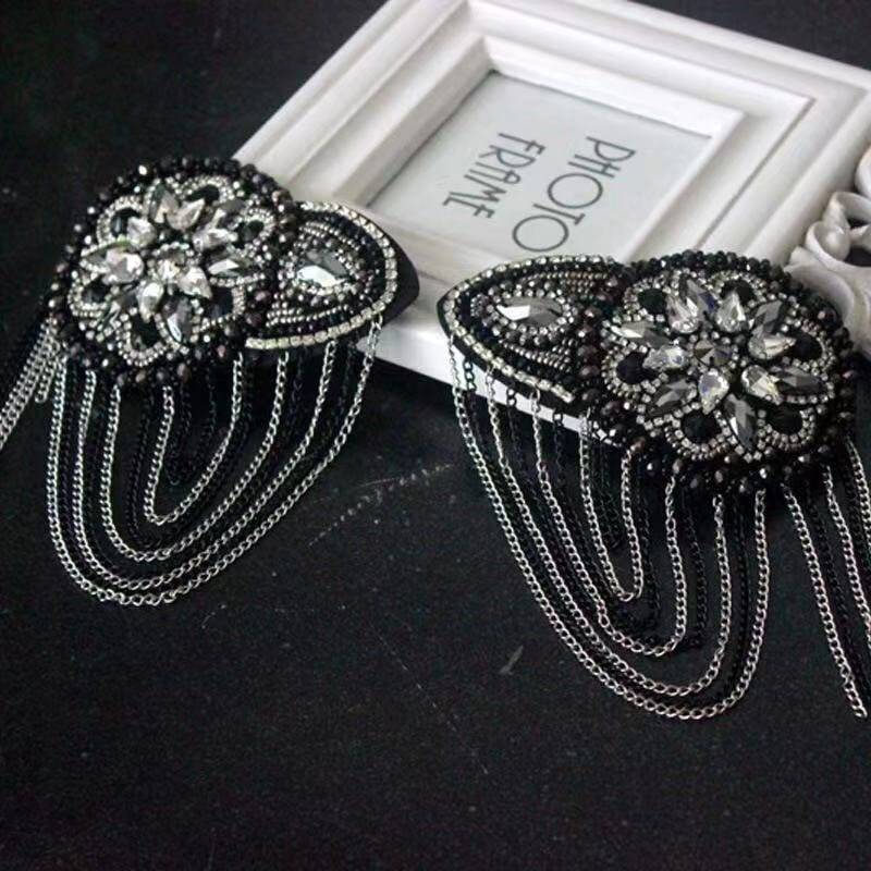 Ein Paar Kristall Und Quasten Schulterklappen Schulterpolster Diy Handwerk Perle Kette Kleid Verschönerung Kostüm Accessoire Sew On Ein Paar Kristall Und Quasten Schulterklappen Schulterpolster Diy Handwerk Perle Kette Kleid Verschönerung Kostüm Accessoire Sew On von Laceshine