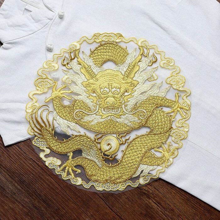 Goldener Drache Gestickter Applikationsfleck Kleidungsdekorationsfleck Goldener Drache Gestickter Applikationsfleck Kleidungsdekorationsfleck von Laceshine