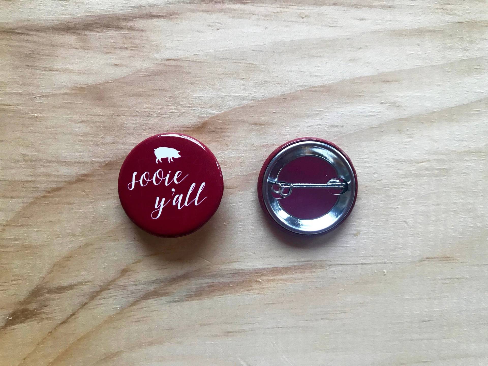 Sooie Ya'll Button - Woo Pig Pin Arkansas Zustand Pinback College Football Sooie Ya'll Button - Woo Pig Pin Arkansas Zustand Pinback College Football von LaceyOlsonDesign