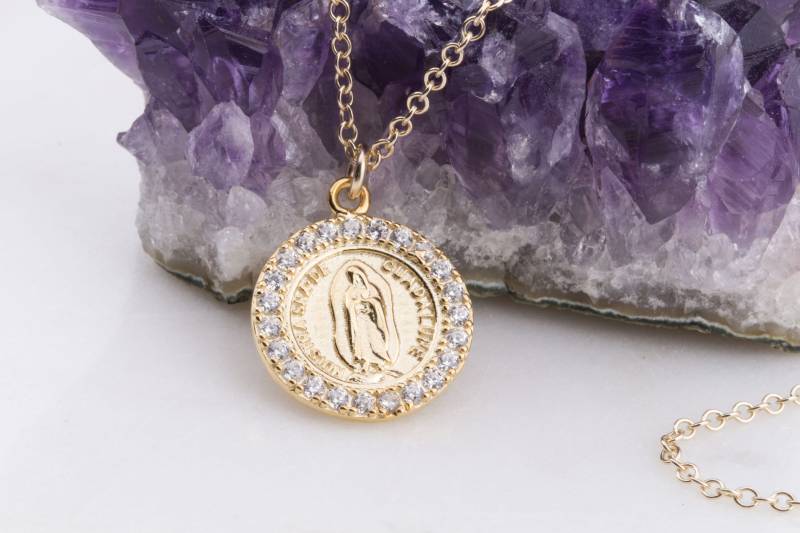 Cubic Zirkonia Unserer Lieben Frau Von Guadalupe Medaillon Gold Gefüllt Kette, Ostergeschenk, Alltäglichen Zierliche Halskette, Geschenke Für Sie von LaciAndGold