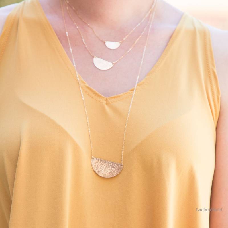 Halbmond Halskette, Große Halbkreis, Gehämmert Gold Schichtung Sonne Halskette in Silber, Gold, Rose Mond von LaciAndGold