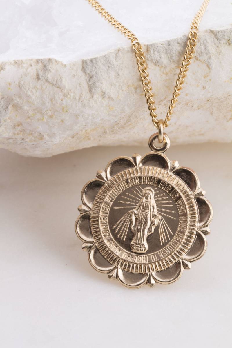 Jungfrau Maria Vergoldetes Medaillon Halskette, Ostergeschenk, Alltägliche Zierliche Geschenke Für Sie, Beten Sie Uns von LaciAndGold