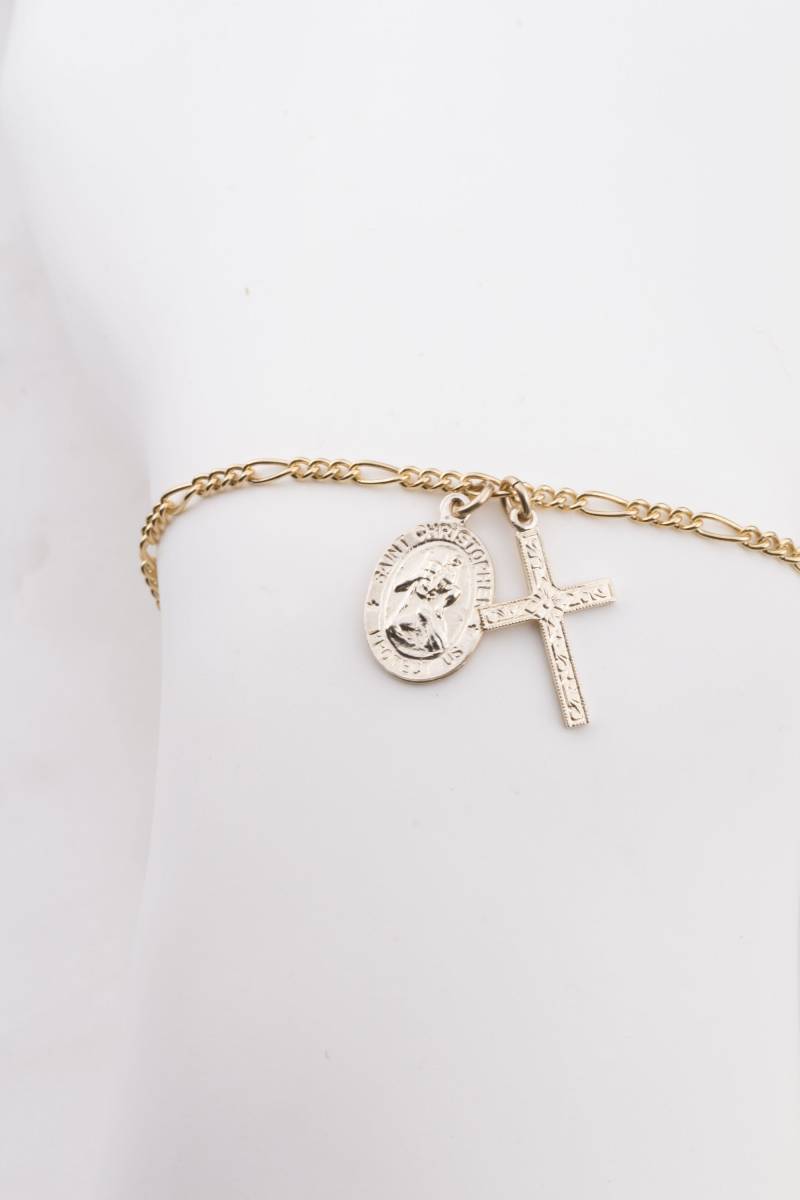 Kleiner Heiliger Christopher Mit Kreuz Figaro Armband, Reisen Geschenk Für Sie, Ostergeschenk, Gold Bettelarmband von LaciAndGold