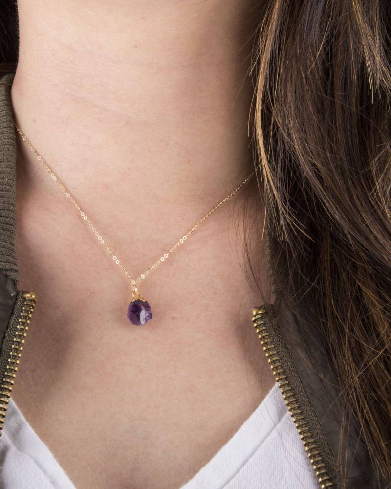 Roher Amethyst Oder Turmalinquarz-Edelstein-Halskette, Geschenk Für Sie, Februar Geburtsstein, Rohe Amethyst-Halskette, Einfache Goldkette von LaciAndGold