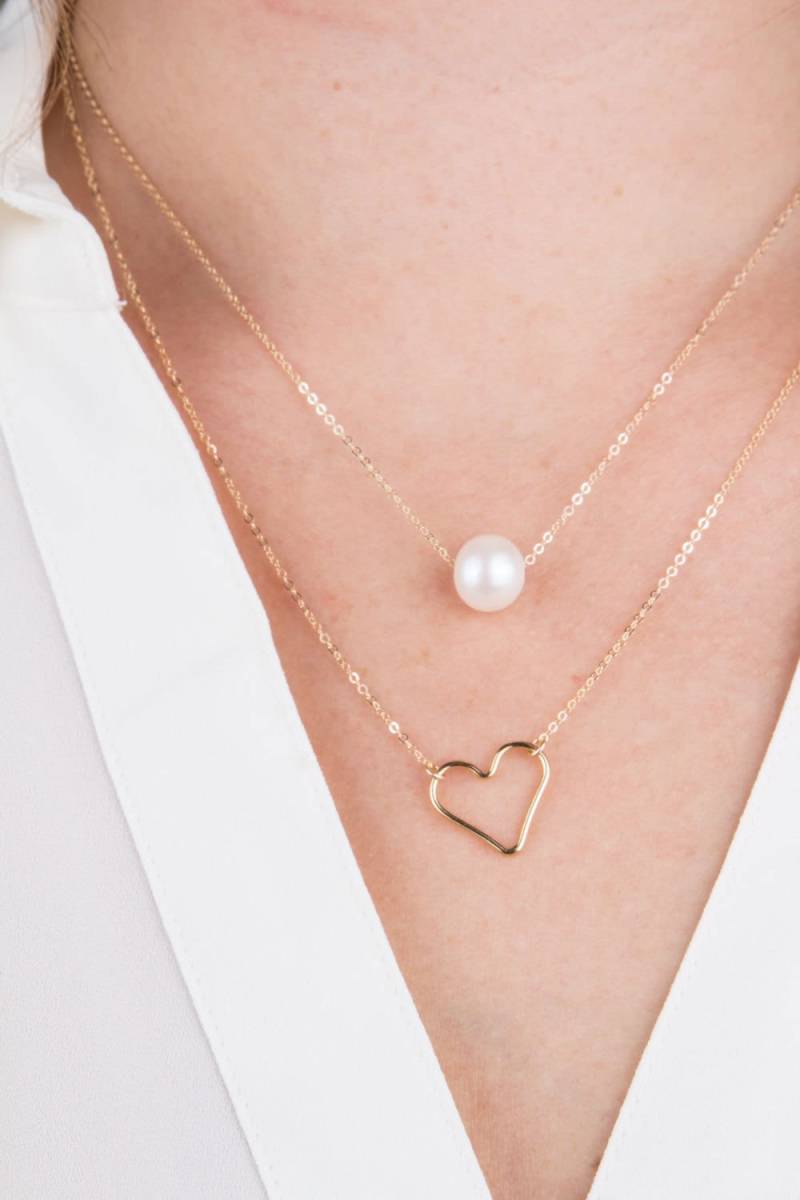Weiße Süßwasserperlen Halskette, Schlichte Gold Layered Brautjungfern Minimal Halskette von LaciAndGold