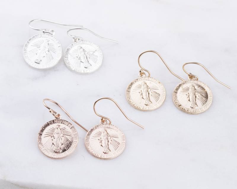 Zierliche 14K Gold Filled Jungfrau Maria Ohrringe, Religiöse Geschenk Für Sie, Ostergeschenk, Sterling Silber, Roségold von LaciAndGold