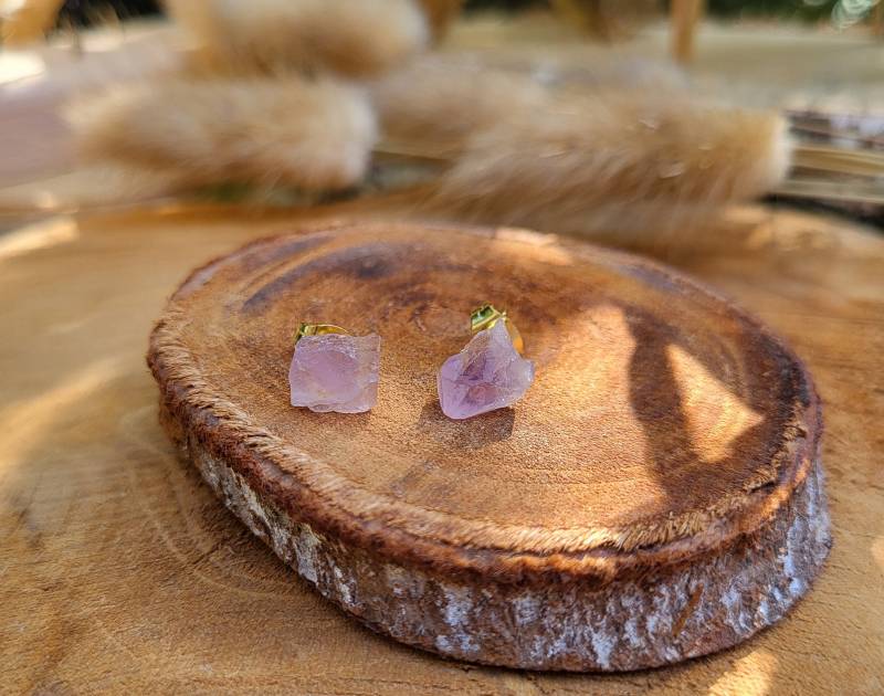 Amethyst Ohrstecker Rohsteine Ohrringe Gold Edelstein von LacooniSchmuck