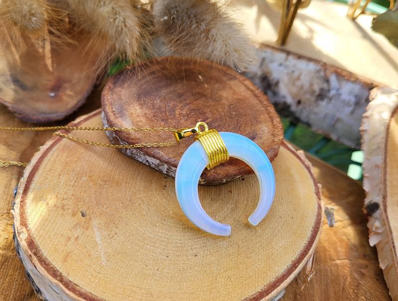 Halbmond Edelstein Mondstein Kette Gold von LacooniSchmuck