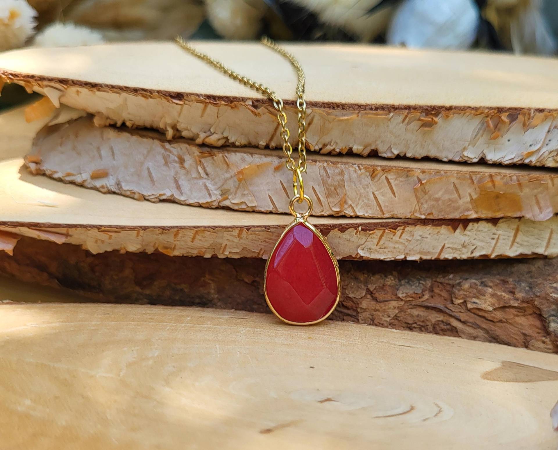 Jade Tropfen Kette Rote Gold Edelsteinkette Jade Tropfen Kette Rote Gold Edelsteinkette von LacooniSchmuck