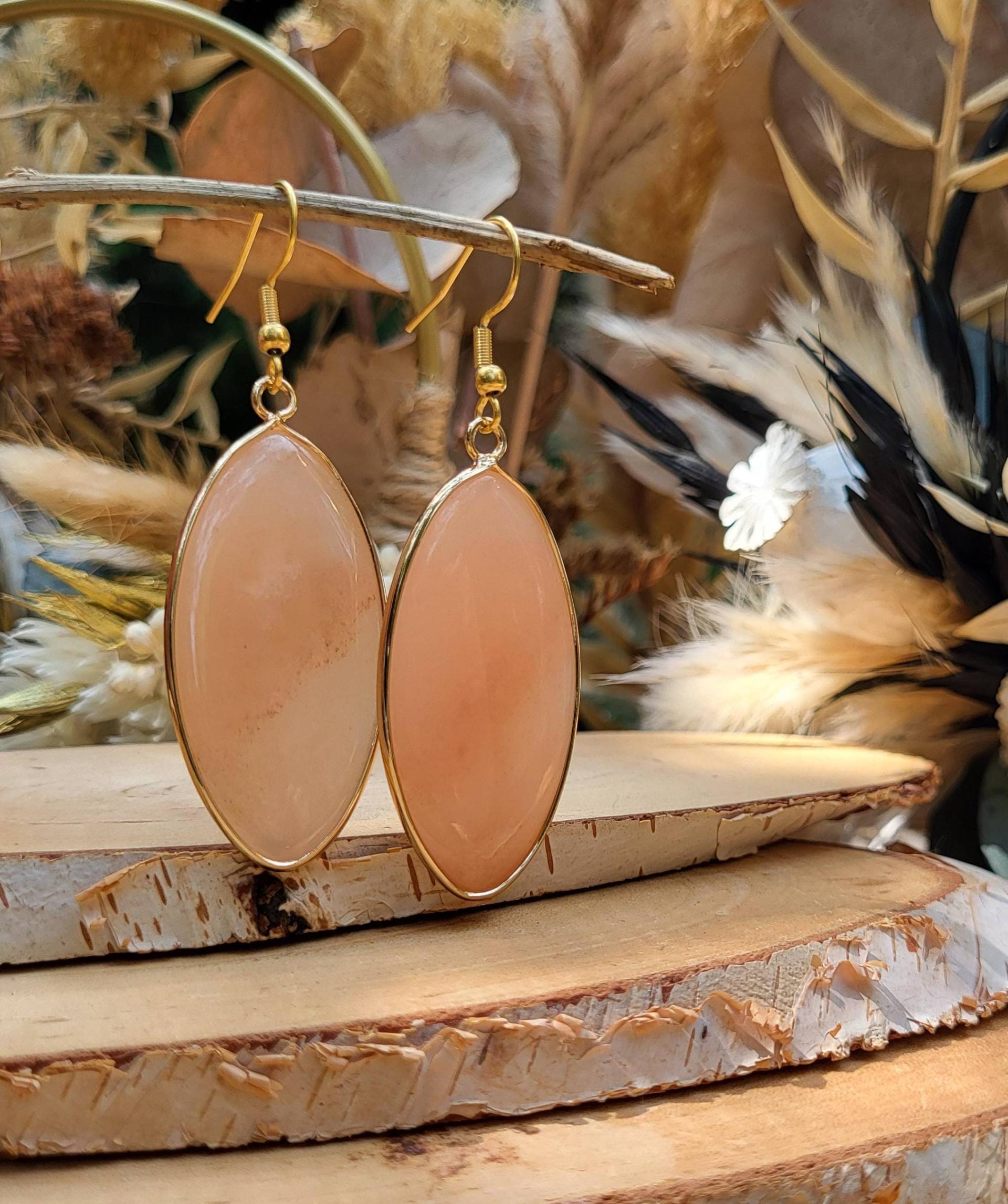 Jade Tropfen Ohrringe Aprikosenfarben Apricot Lachsfarben Ohrhänger Gold Edelsteinohrringe von LacooniSchmuck