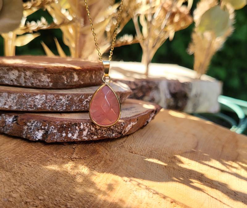 Kirschquarz Tropfen Kette Gold Cherry Quarz von LacooniSchmuck