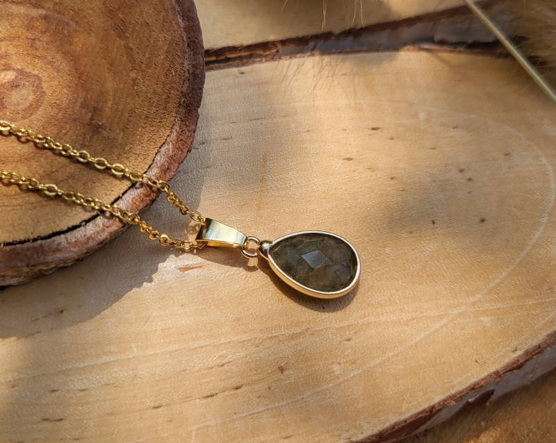 Labradorit Kleiner Tropfen Kette Gold Edelsteinkette von LacooniSchmuck