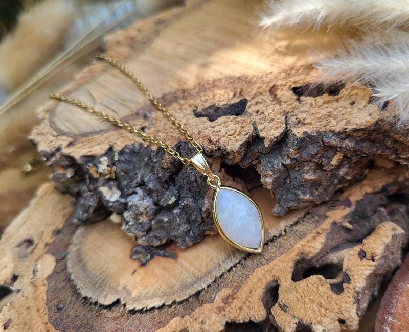 Mondstein Kette Gold Edelsteinkette Edelstein von LacooniSchmuck