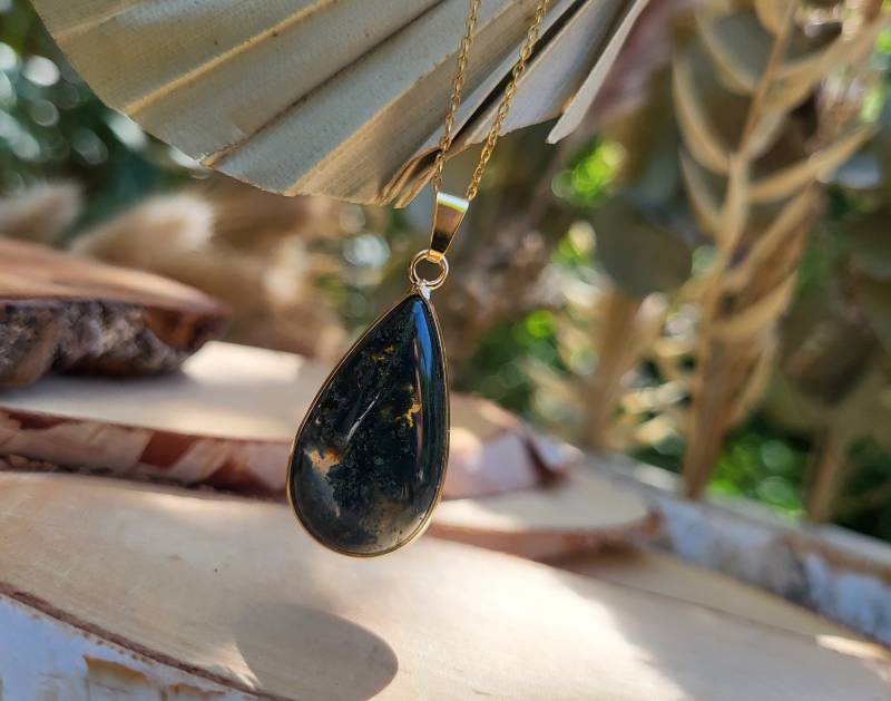 Moosachat Tropfen Kette Edelstein Gold Edelsteinkette von LacooniSchmuck