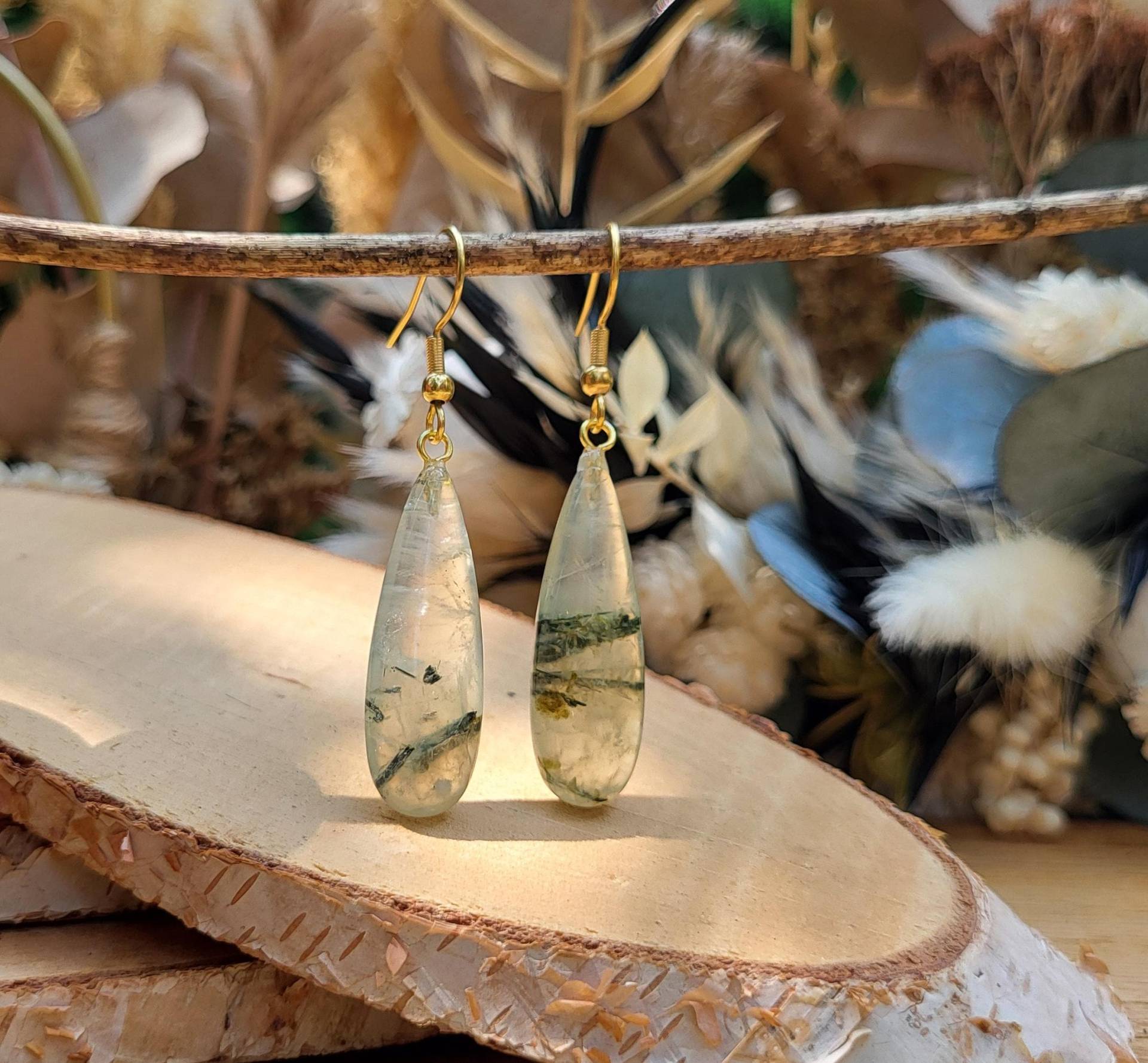 Prehnit Tropfen Ohrringe Gold Edelsteinohrringe Ohrhänger von LacooniSchmuck