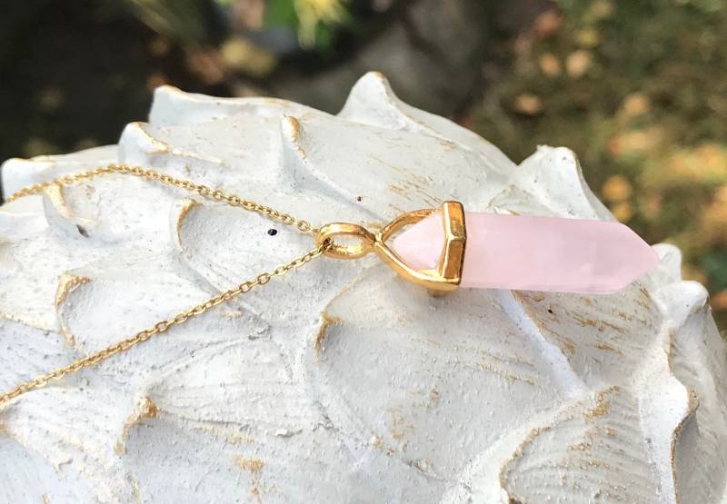 Rosenquarz Kette Spitze Kristallkette Edelstein Gold Stift Doppelender von LacooniSchmuck