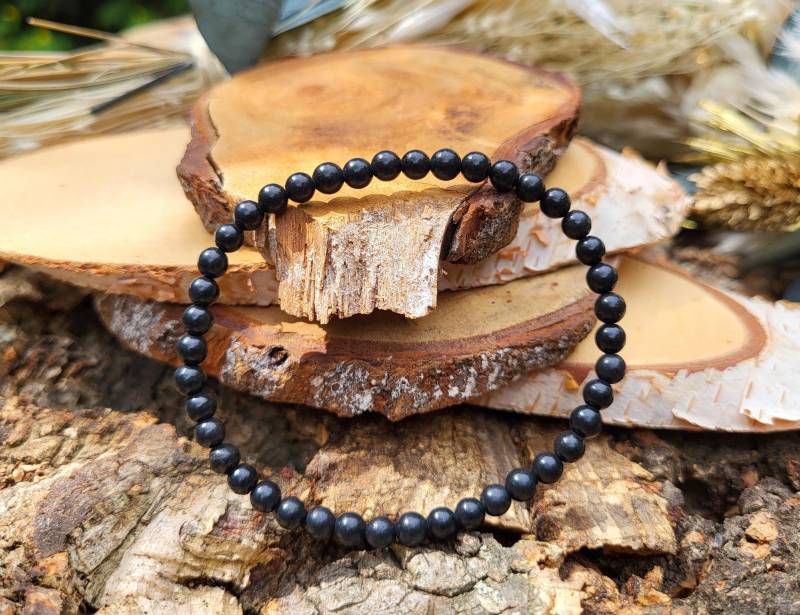 Schungit Armband 4mm Perlen Edelsteinarmband Shungite von LacooniSchmuck
