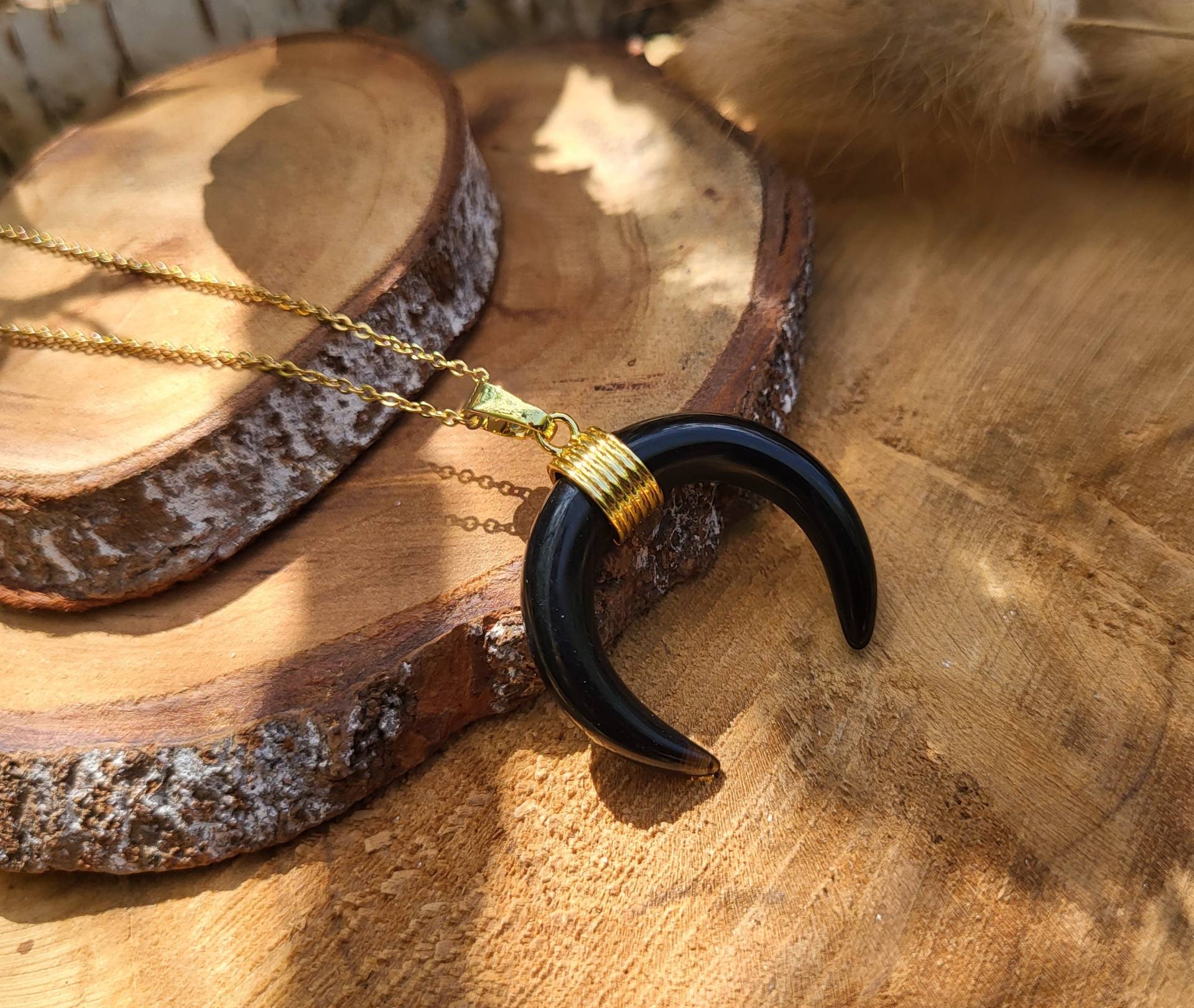 Turmalin Halbmond Kette Schwarz Gold Edelsteinkette Turmalin Halbmond Kette Schwarz Gold Edelsteinkette von LacooniSchmuck