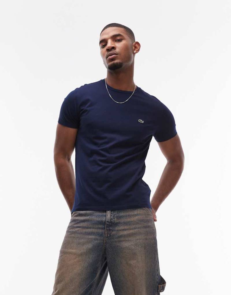 Lacoste - Basic-T-Shirt in Marineblau mit Rundhalsausschnitt und Logo von Lacoste
