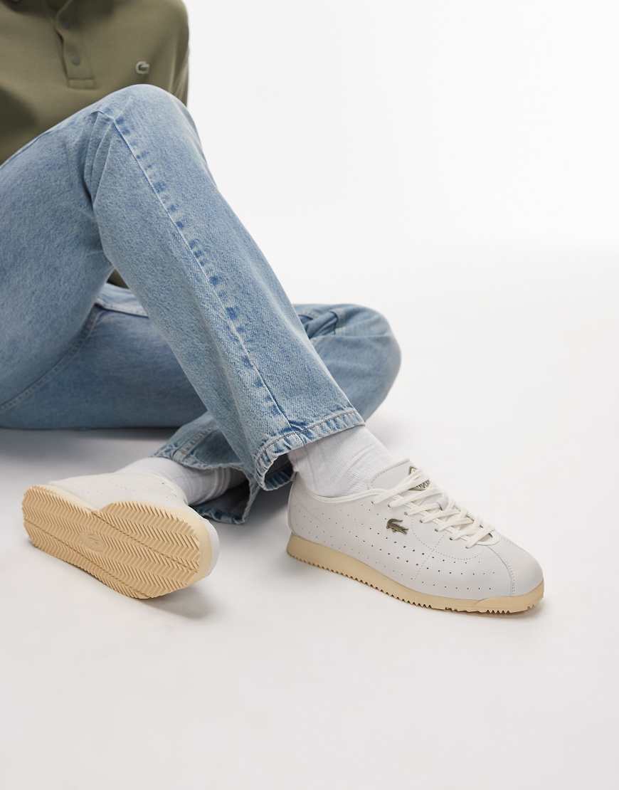 Lacoste - Club - Flache Sneaker in Cremeweiß von Lacoste