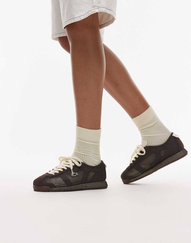 Lacoste - Club - Low Sneaker in Dunkelbraun-Brown von Lacoste