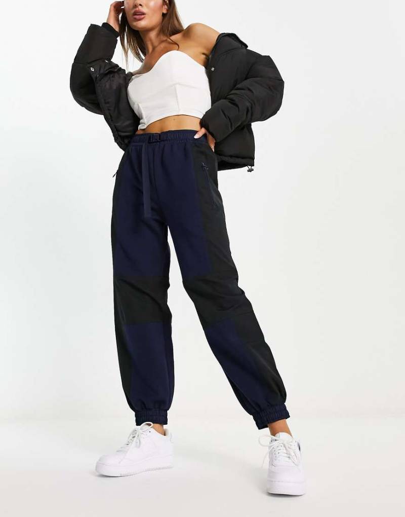 Lacoste - Jogginghose mit Farbblockdesign und Ballon-Schnitt-Bunt von Lacoste