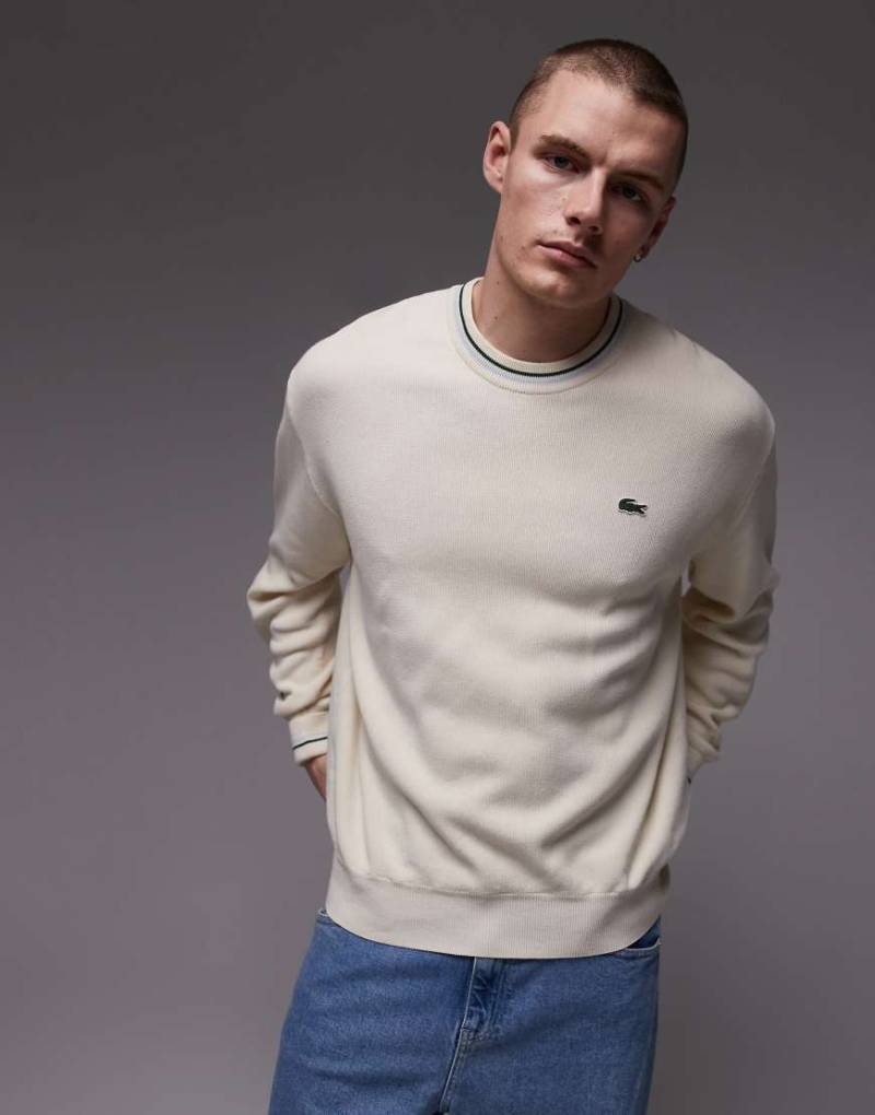 Lacoste - Langärmliger Pullover in Weiß mit Rundhalsausschnitt und Paspelierung von Lacoste